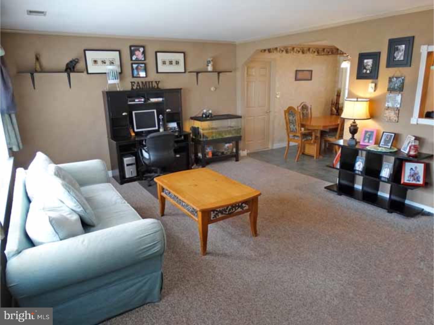 25 Cactus Road Levittown, PA 19057 - Photo 4 of 25 Living Room