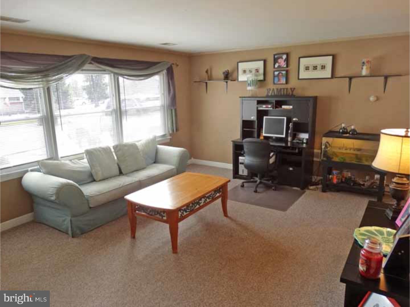 25 Cactus Road Levittown, PA 19057 - Photo 5 of 25 Living Room