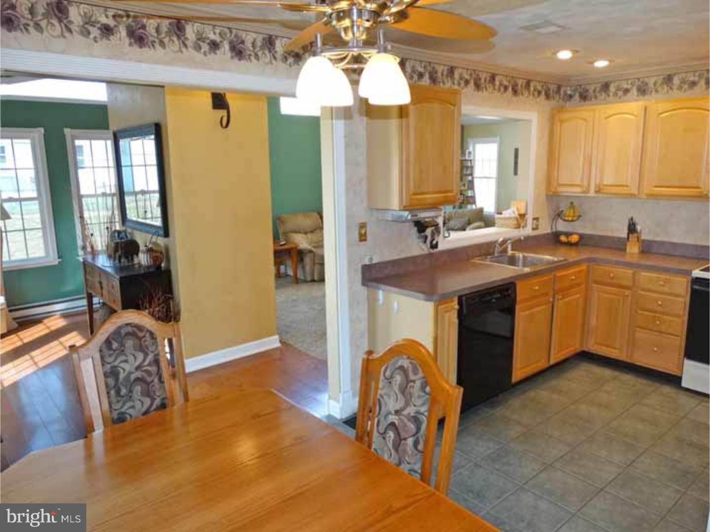 25 Cactus Road Levittown, PA 19057 - Photo 8 of 25 Kitchen