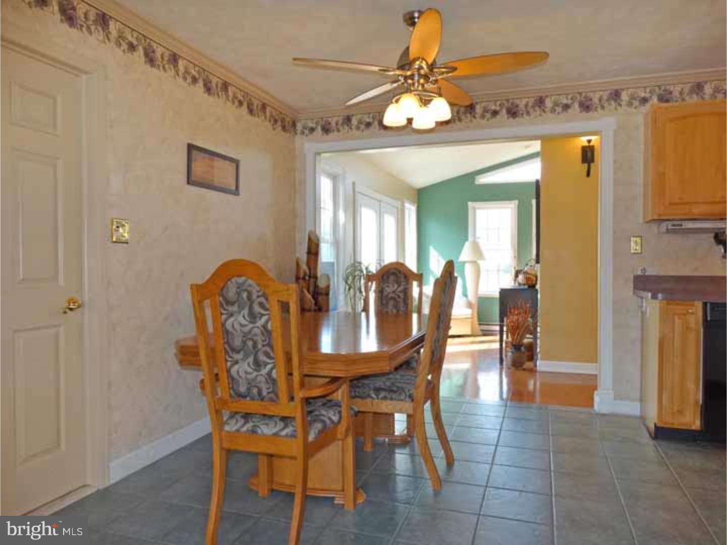 25 Cactus Road Levittown, PA 19057 - Photo 9 of 25 Breakfast Room