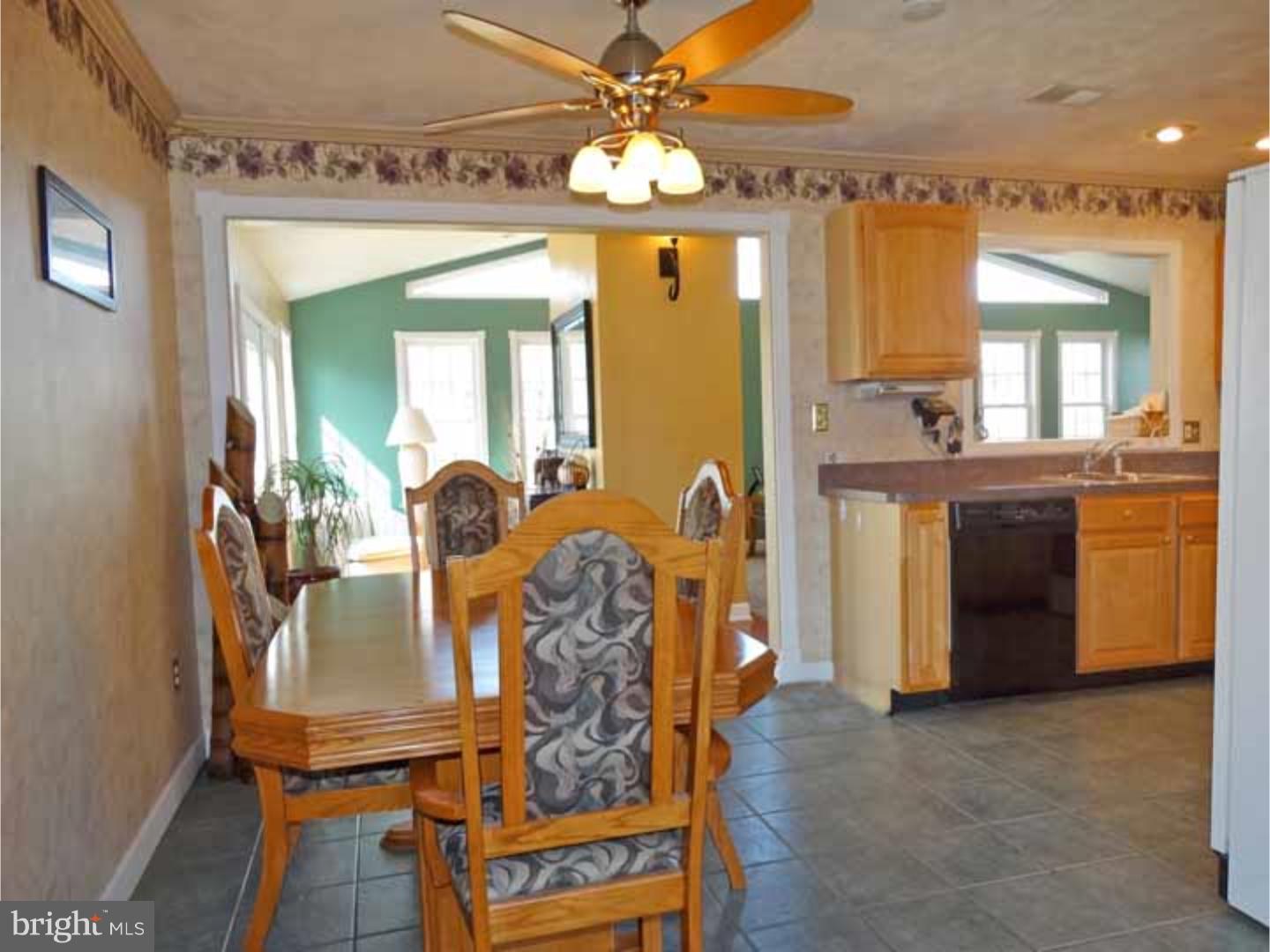 25 Cactus Road Levittown, PA 19057 - Photo 10 of 25 Breakfast Room