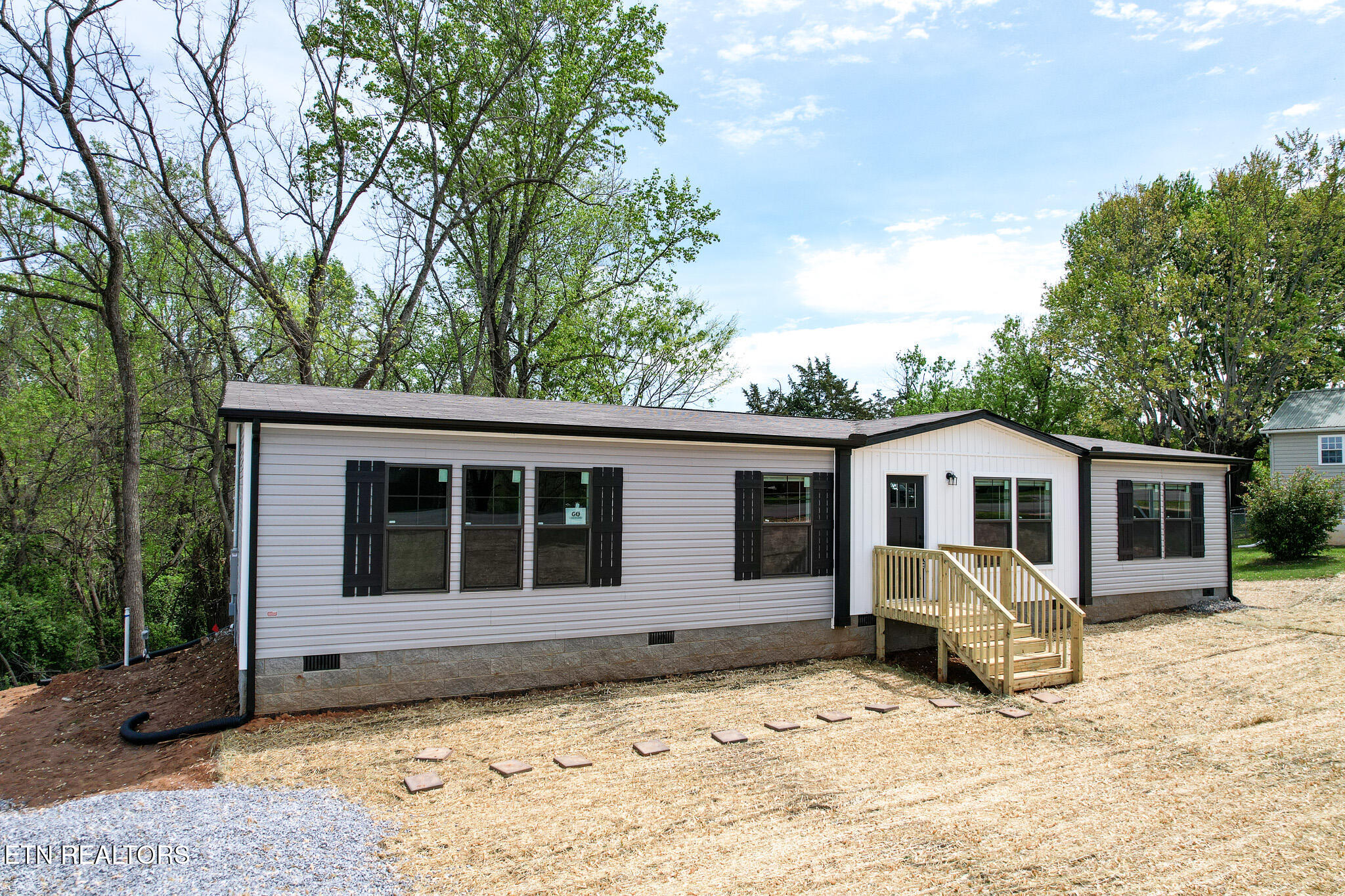 622 East Barton Ridge Road Greeneville, TN 37745 - Photo 2 of 51 DJI_0254 (1)