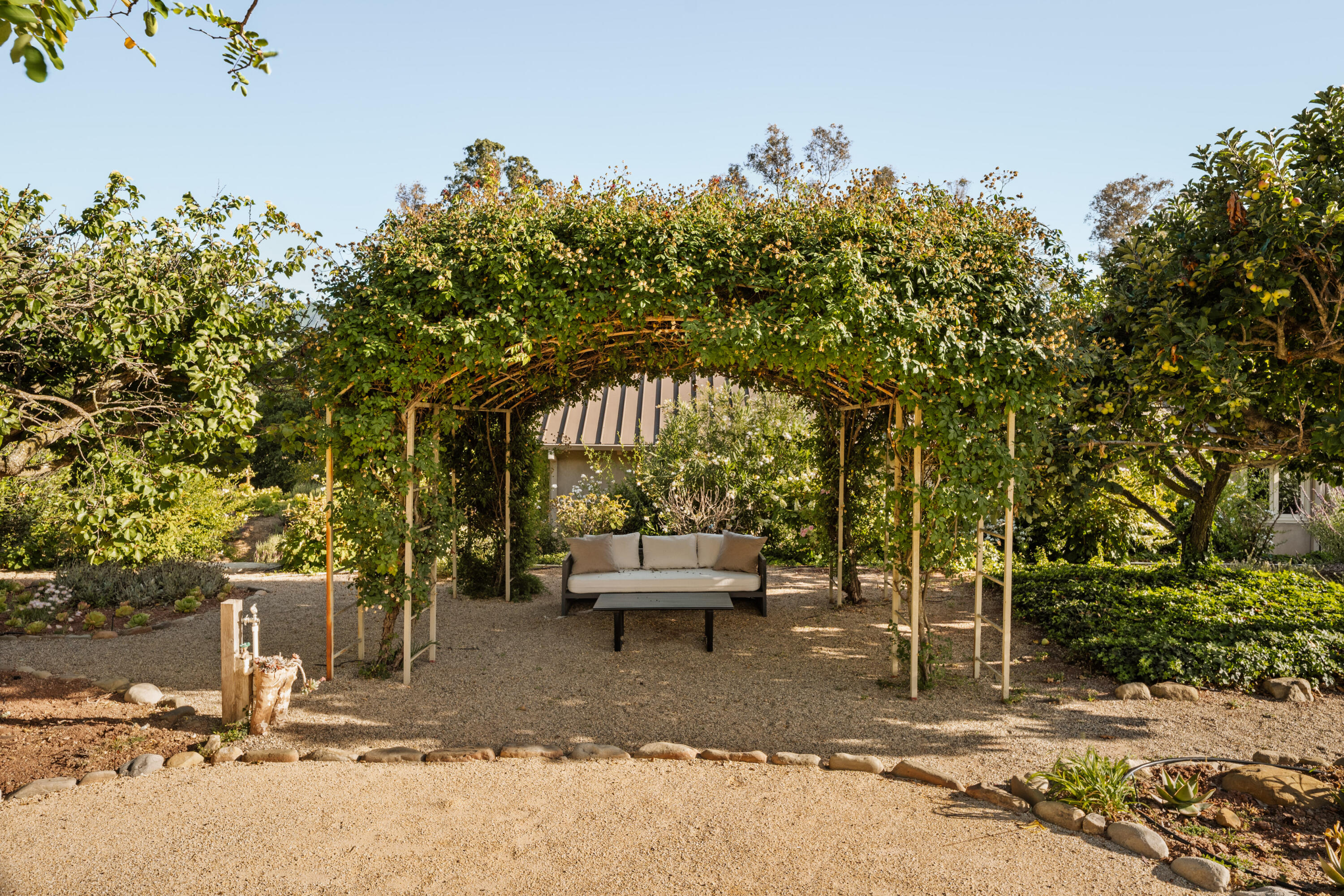 813 Country Club Road Ojai, CA 93023 - Photo 29 of 31 Orchard Seating Area
