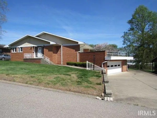 $239,900 | 635 East 10th Street, Mount Vernon, IN 47620