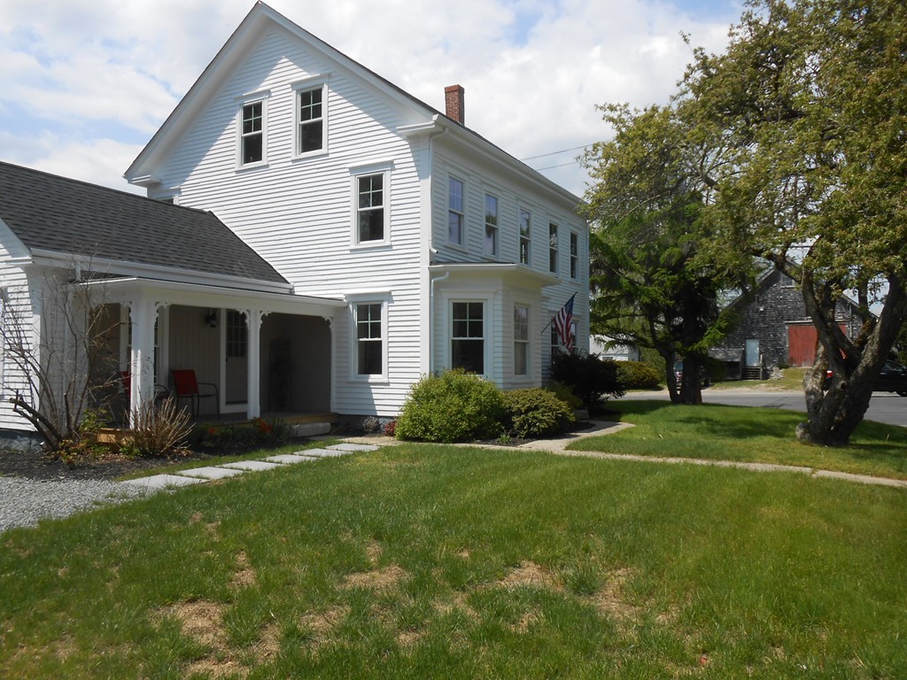923 Main Road Westport, MA 02790 - Photo 1 of 18 Gallery Image 1