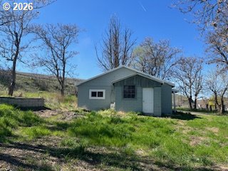 44786 Mission Road Pendleton, OR 97801 - Photo 6 of 19 a front view of house with yard and green space
