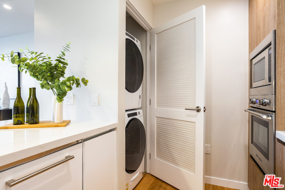 11600 Dunstan Way, Unit 214 Los Angeles, CA 90049 - Photo 5 of 12 a close view of a sink a mirror and a potted plant