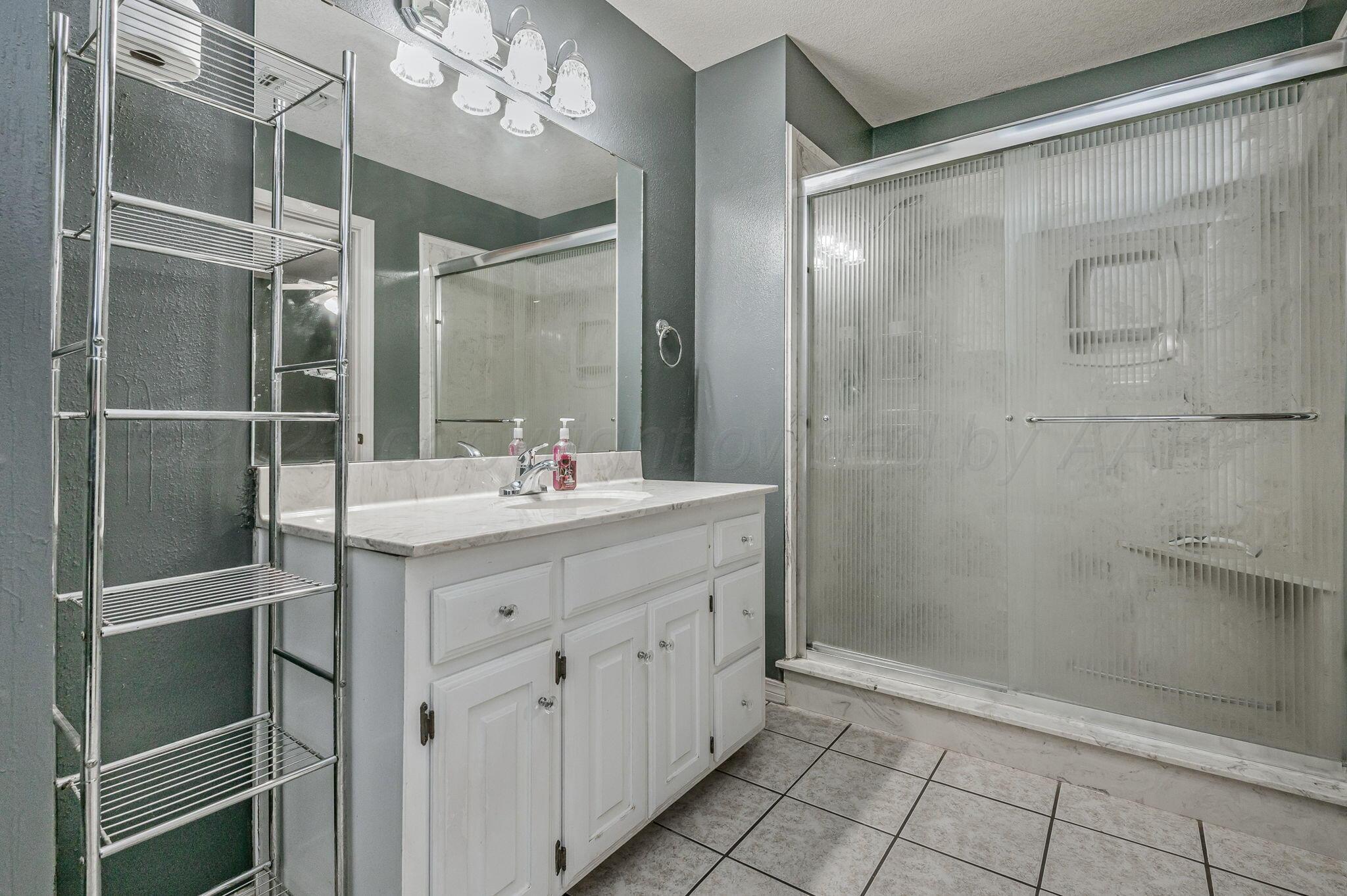 6104 Rutgers Street Amarillo, TX 79109 - Photo 14 of 19 Primary Bathroom
