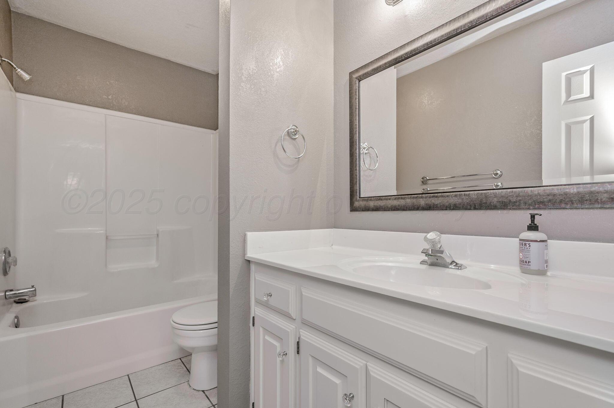 6104 Rutgers Street Amarillo, TX 79109 - Photo 17 of 19 Bathroom 2