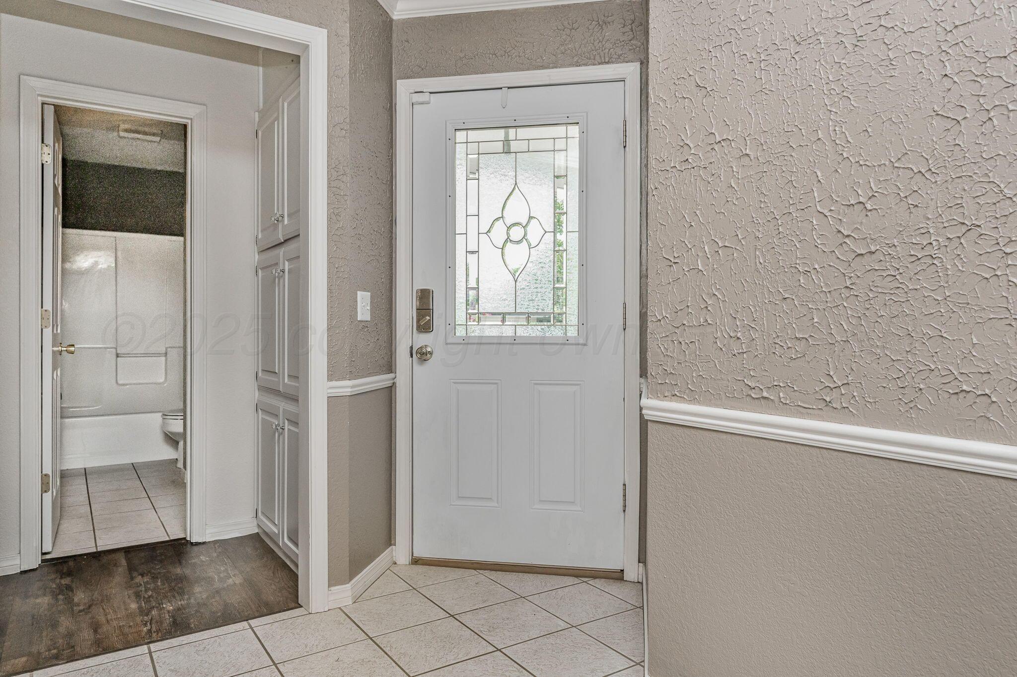 6104 Rutgers Street Amarillo, TX 79109 - Photo 3 of 19 Entry