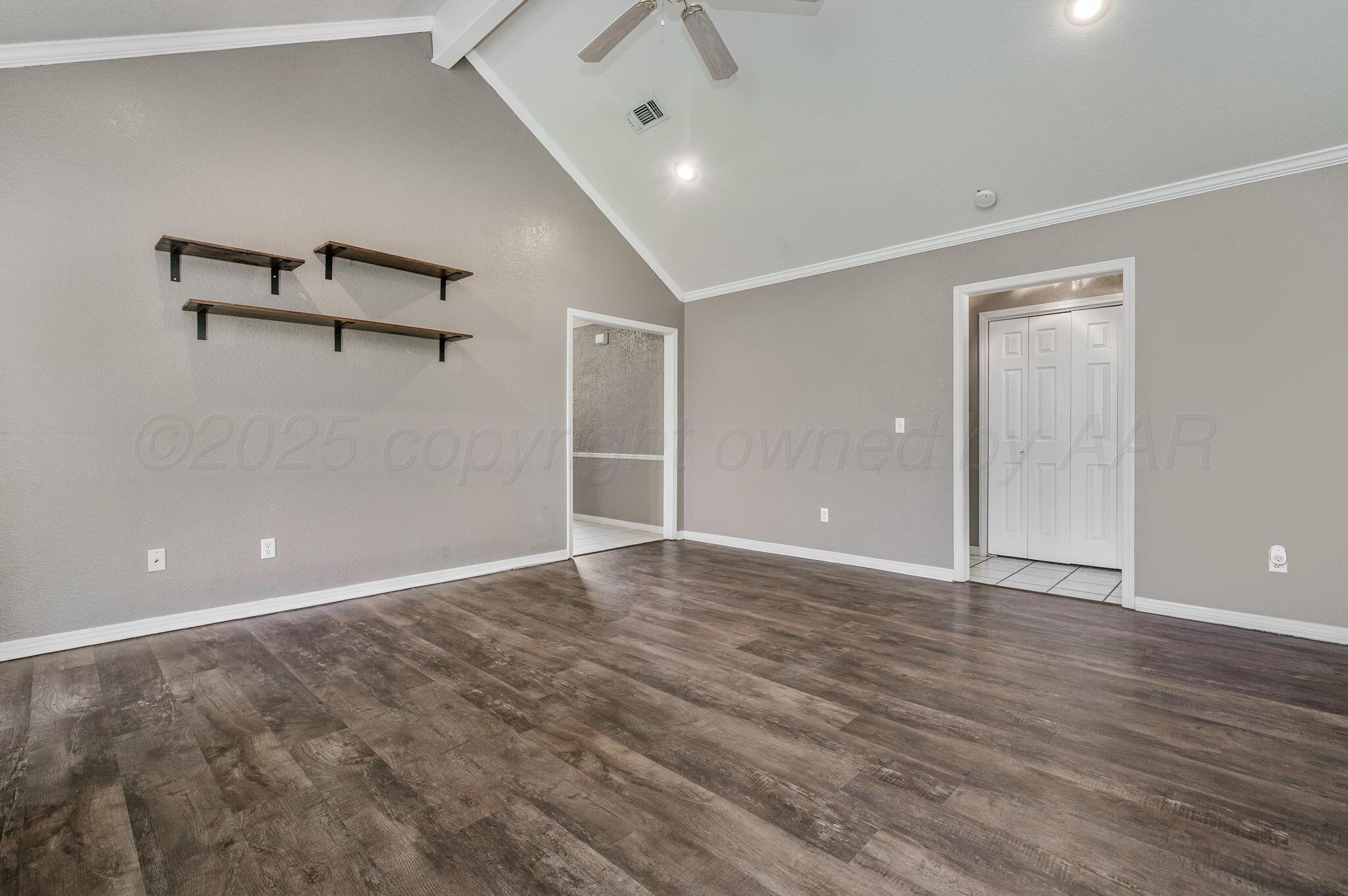 6104 Rutgers Street Amarillo, TX 79109 - Photo 5 of 19 Living Room