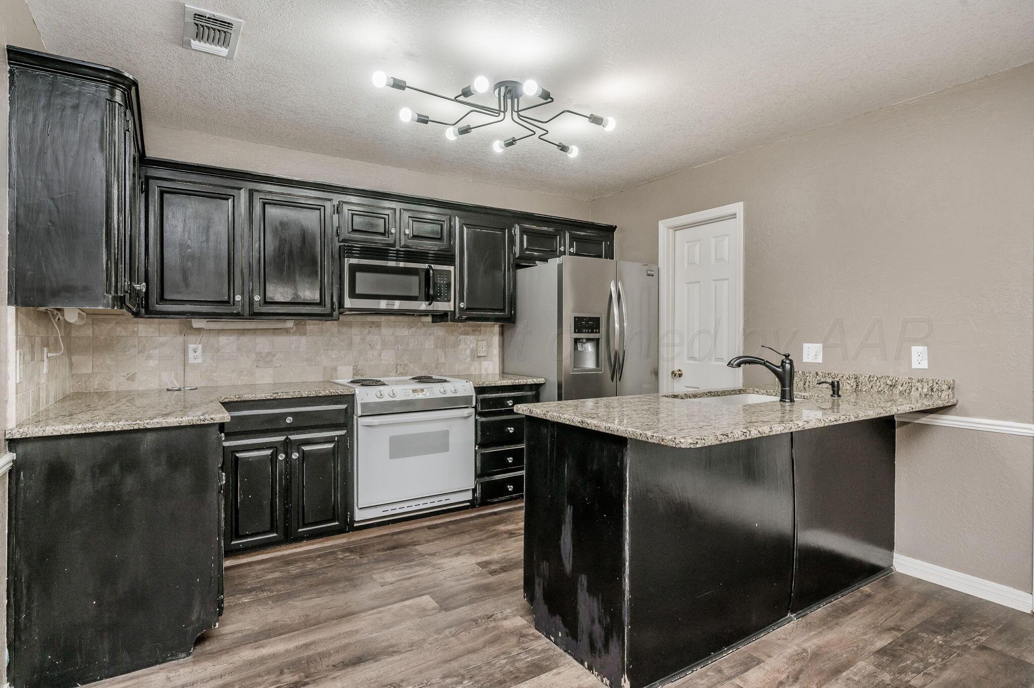 6104 Rutgers Street Amarillo, TX 79109 - Photo 7 of 19 Kitchen