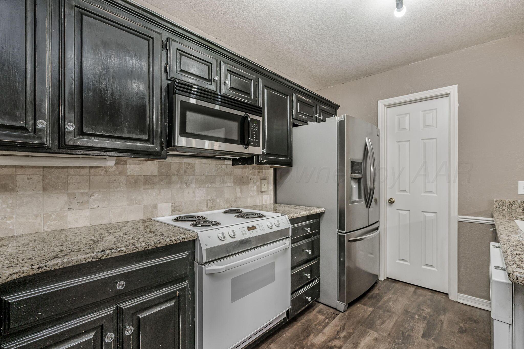 6104 Rutgers Street Amarillo, TX 79109 - Photo 8 of 19 Kitchen