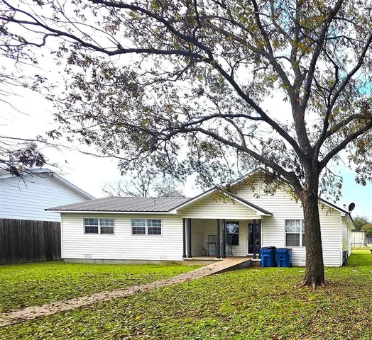 $180,000 | 305 North Neches Street, Whitney, TX 76692
