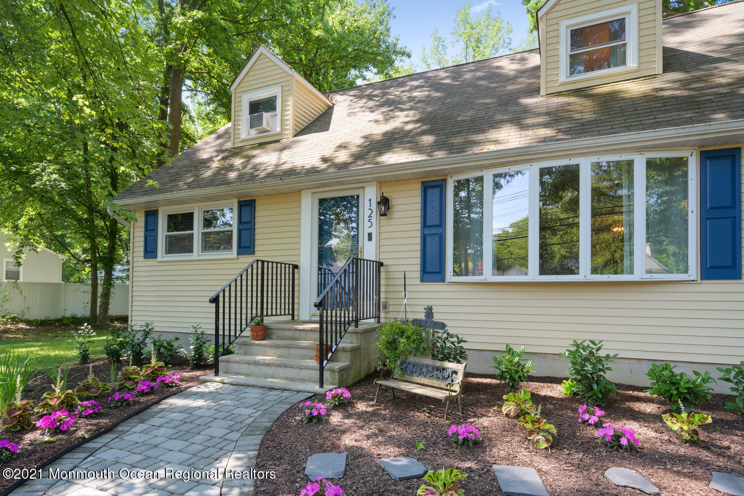 125 Hickory Corner Road East Windsor, NJ 08520 - Photo 2 of 22 125 Hickory Corner Rd East-large-005-017