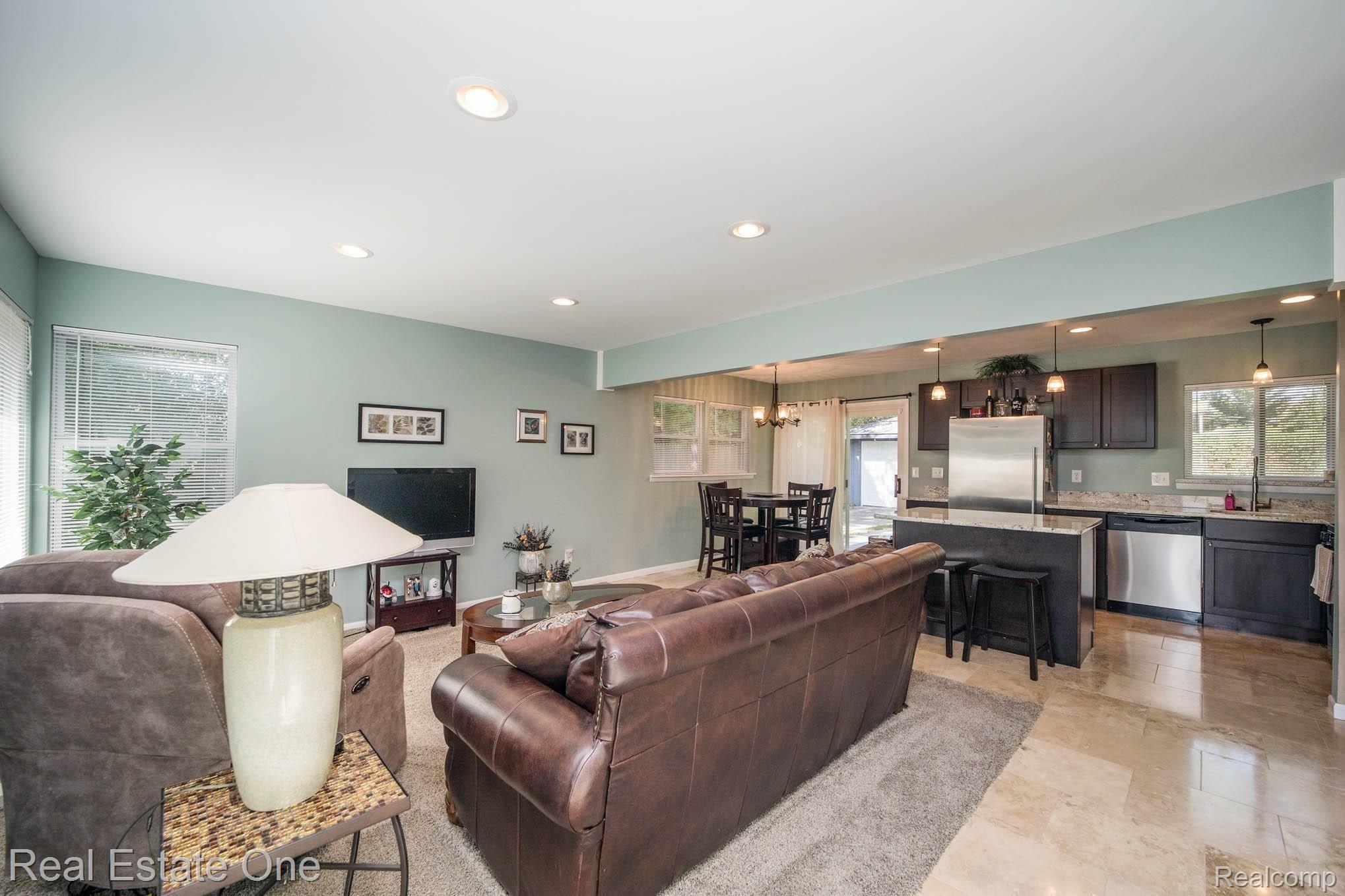 2922 Starr Road Royal Oak, MI 48073 - Photo 5 of 23 017A0734.jpg