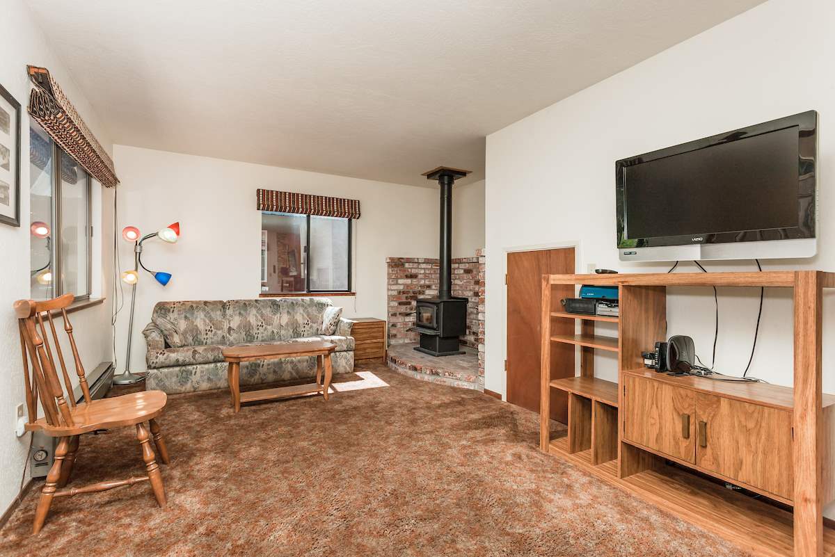 10580 Washoe Road Truckee, CA 96161 - Photo 8 of 12 Gallery Image 8