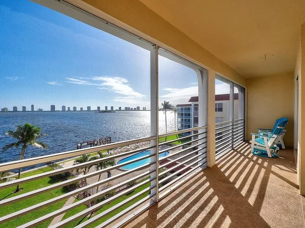 $429,900 | 105 Paradise Harbour Boulevard, Unit 502, North Palm Beach, FL 33408