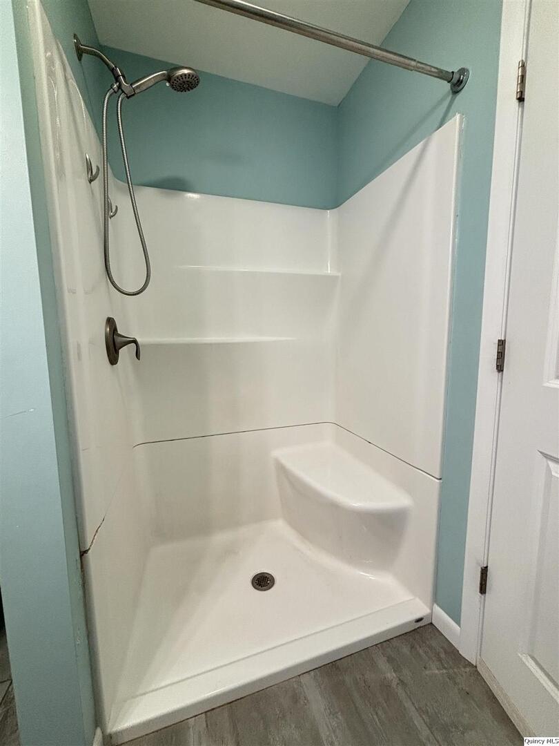 802 West Main Street La Harpe, IL 61450 - Photo 9 of 25 a bathroom with a bath tub