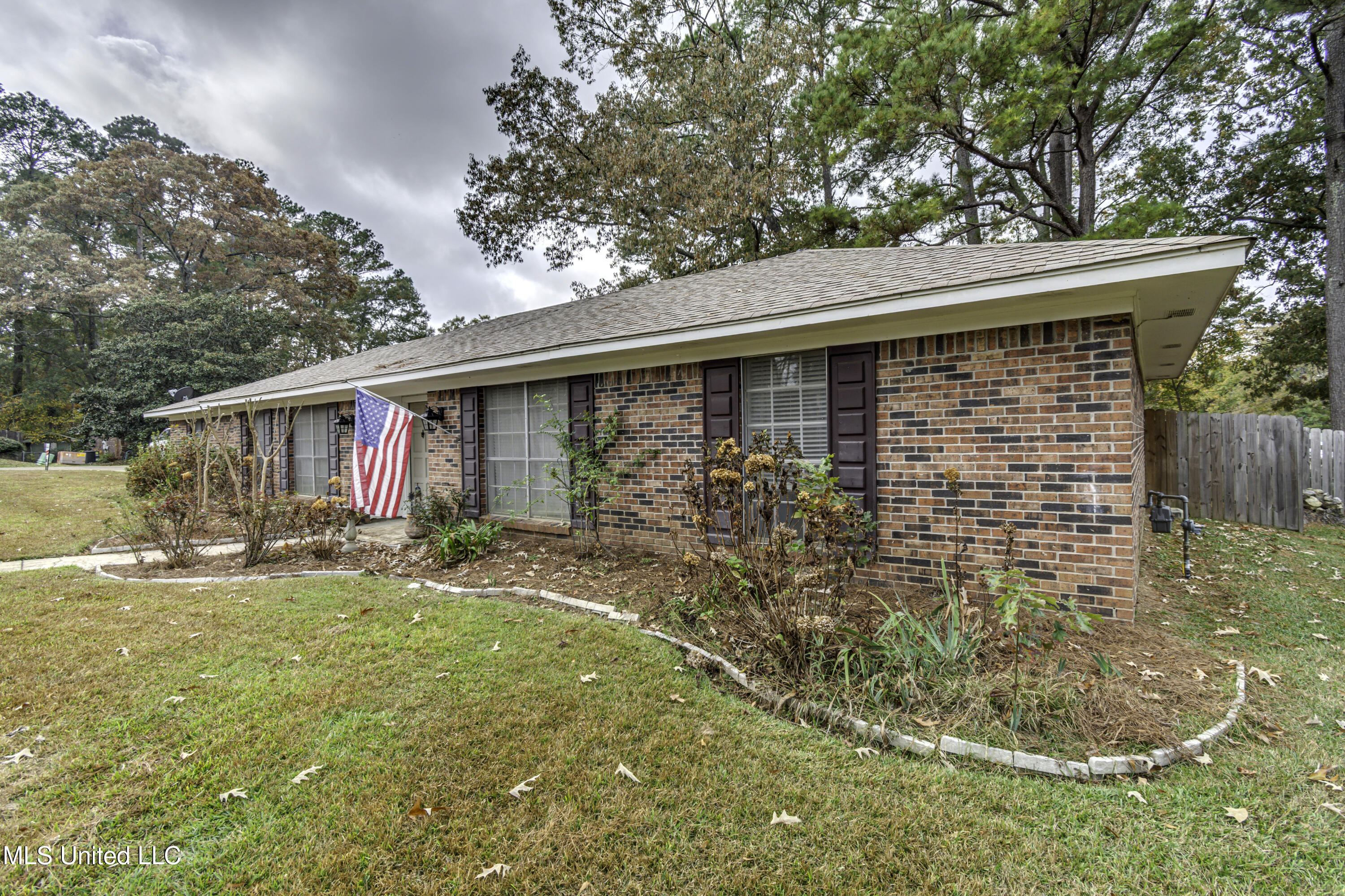 100 Fairdale Place Brandon, MS 39042 - Photo 3 of 51 100 Fairdale Pl--2