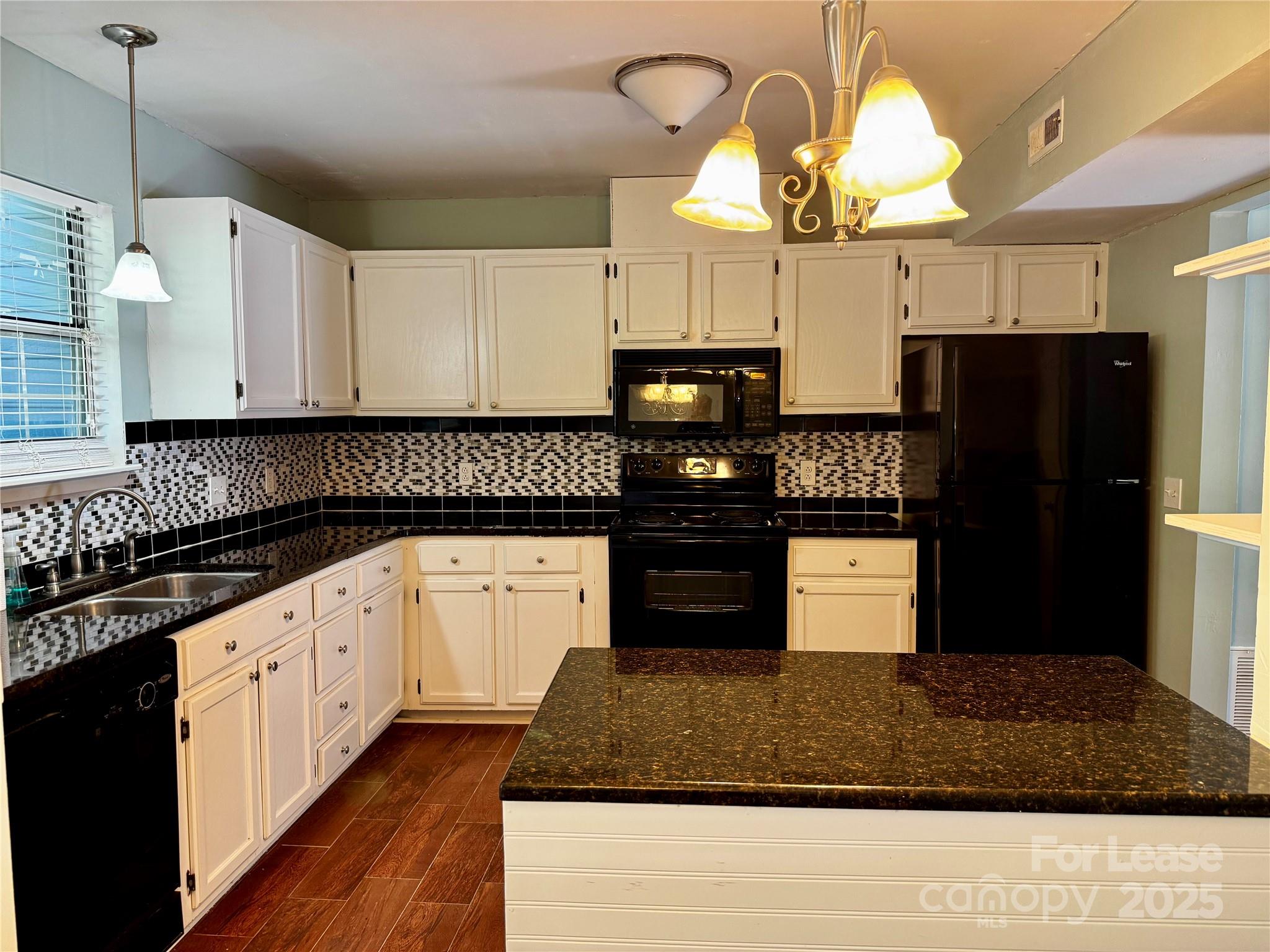 6048 Heath Valley Road Charlotte, NC 28210 - Photo 2 of 29