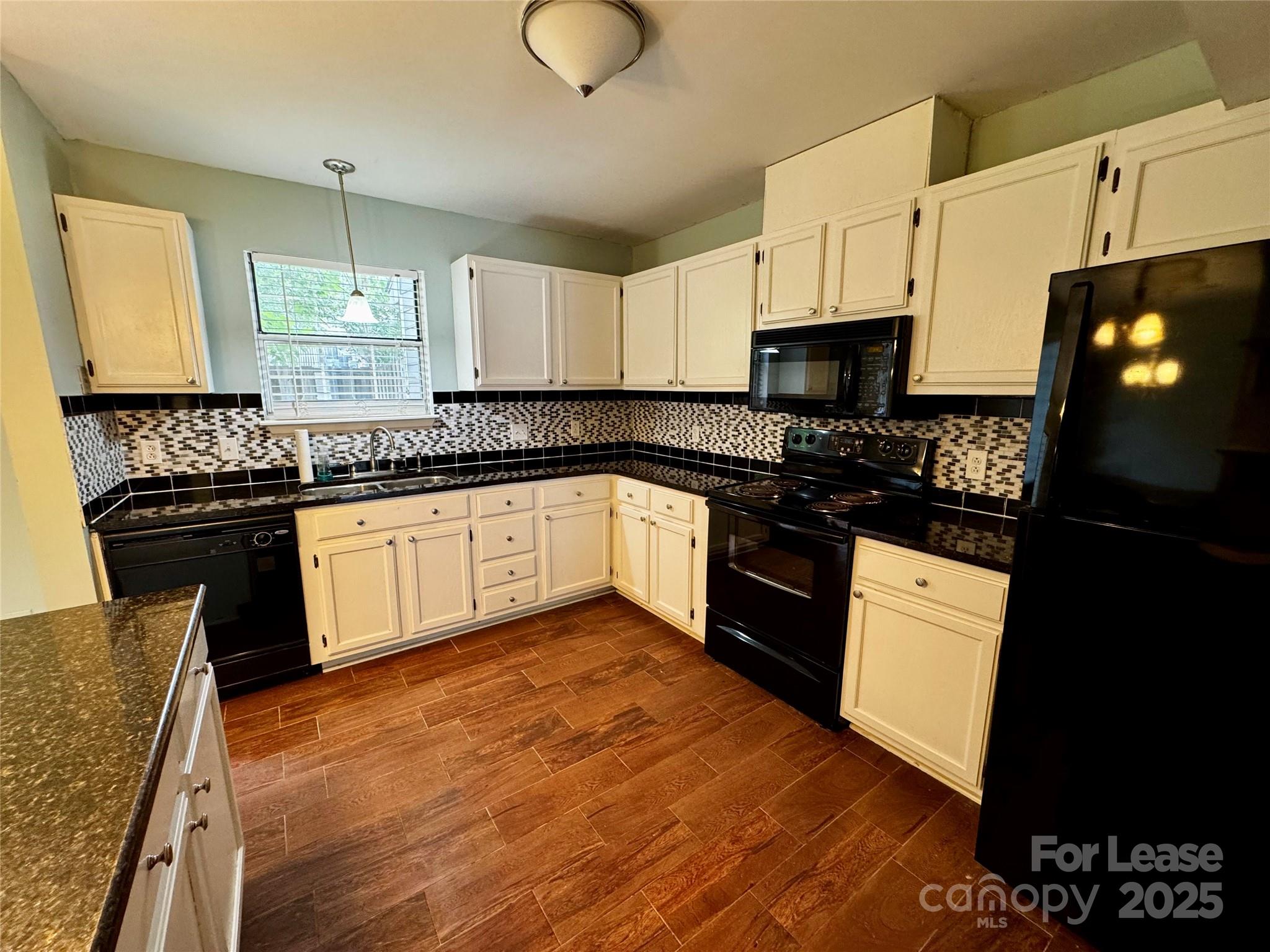 6048 Heath Valley Road Charlotte, NC 28210 - Photo 5 of 29