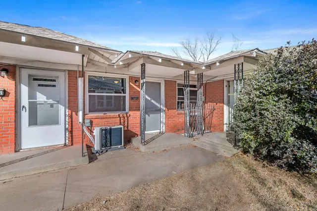 $950 | 2306-2 Southwest 8th Avenue, Amarillo, TX 79106