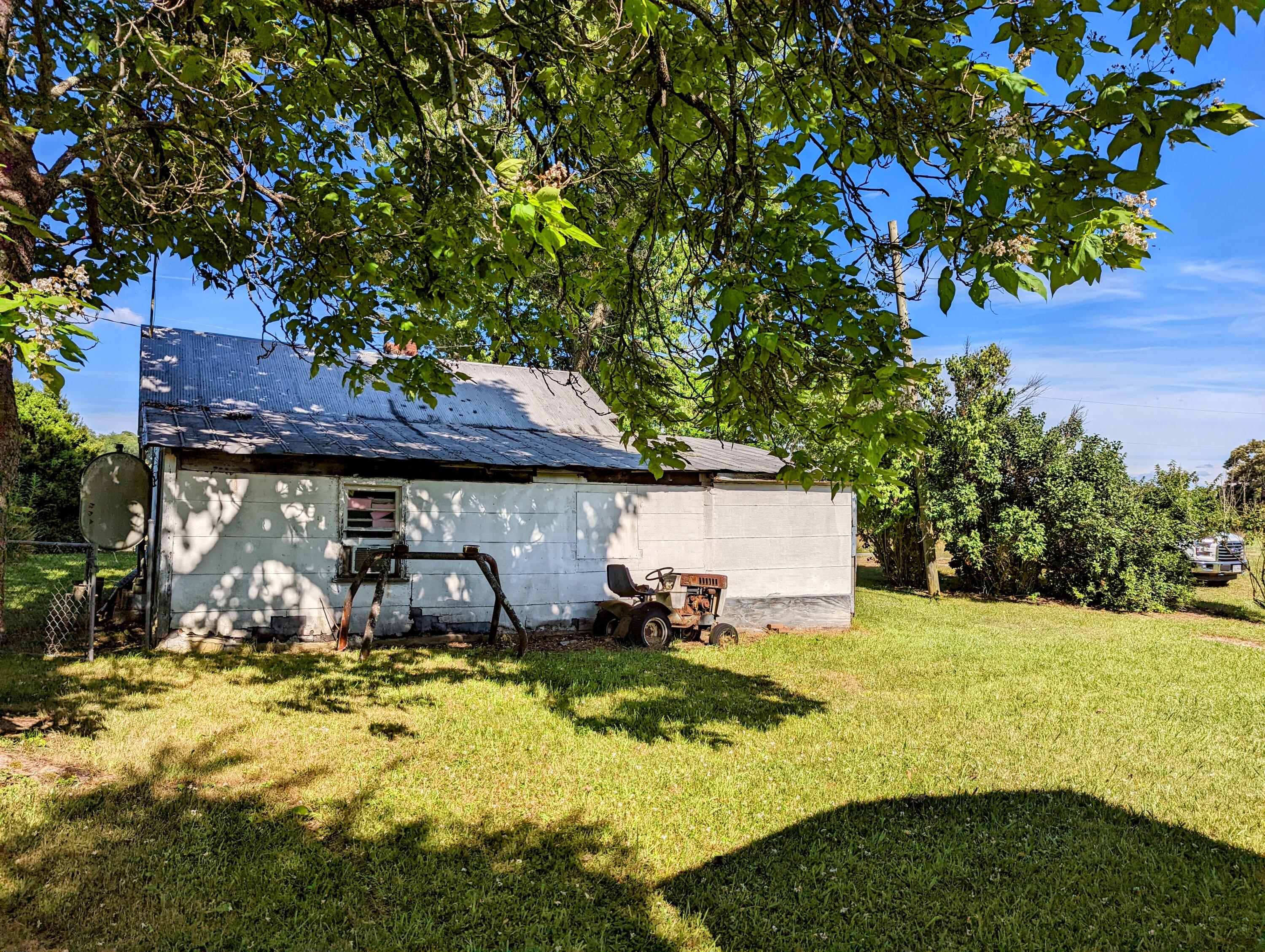 5283 Landrum Road Dublin, VA 24084 - Photo 4 of 15 3