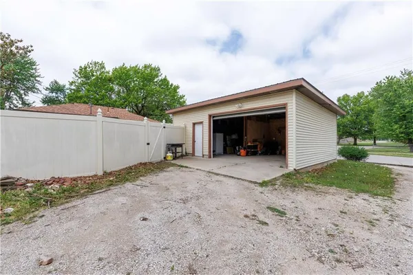 $135,000 | 1320 North 5th Street, Neodesha, KS 66757