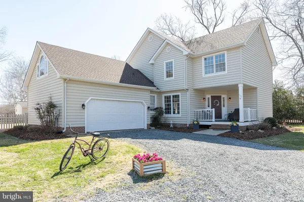a front view of house with yard