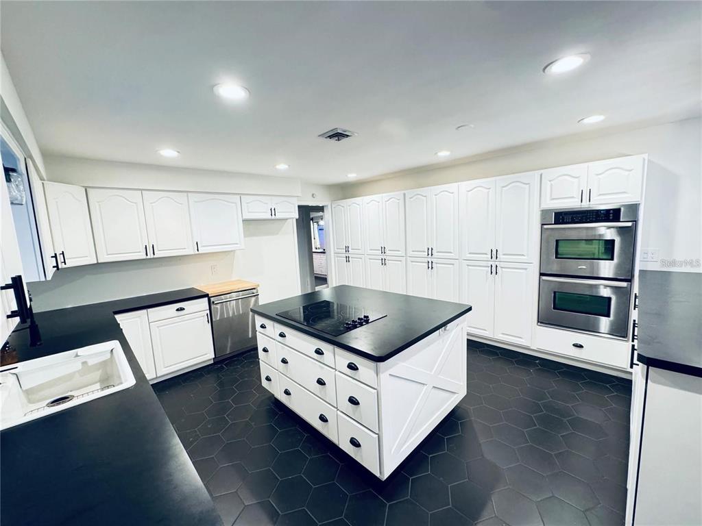 2022 Edgewood Road Leesburg, FL 34748 - Photo 10 of 26 Gallery Image 10