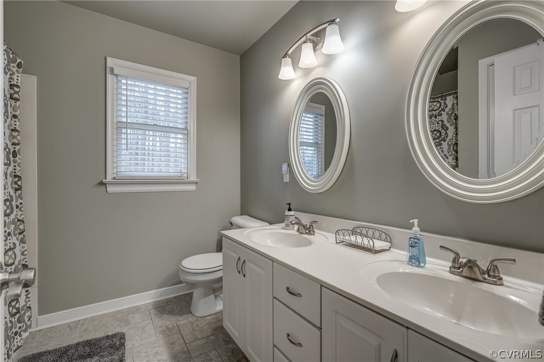 5913 Rosebay Forest Road Midlothian, VA 23112 - Photo 21 of 28 Hallway Full Bath with Tile, Double Vanity, Tub an