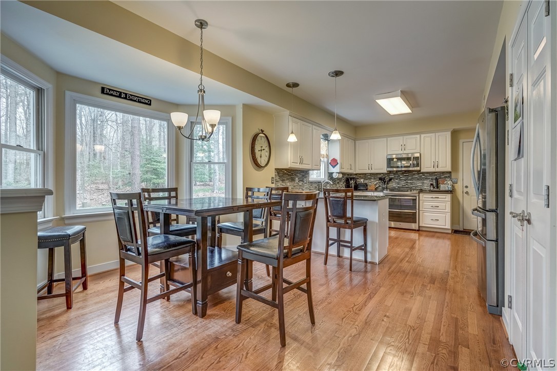 5913 Rosebay Forest Road Midlothian, VA 23112 - Photo 9 of 28 Eat-in Kitchen with Hardwood Floors, Pantry, Garag