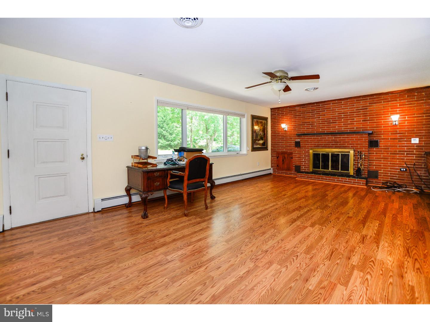 2140 Monroeville Road Monroeville, NJ 08343 - Photo 3 of 25 Living Room