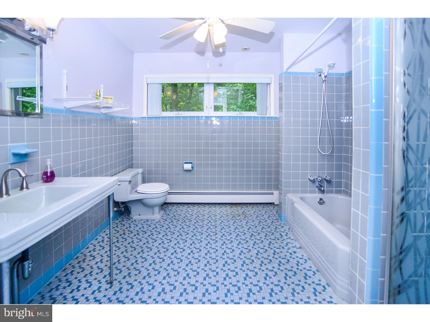 2140 Monroeville Road Monroeville, NJ 08343 - Photo 9 of 25 Bathroom