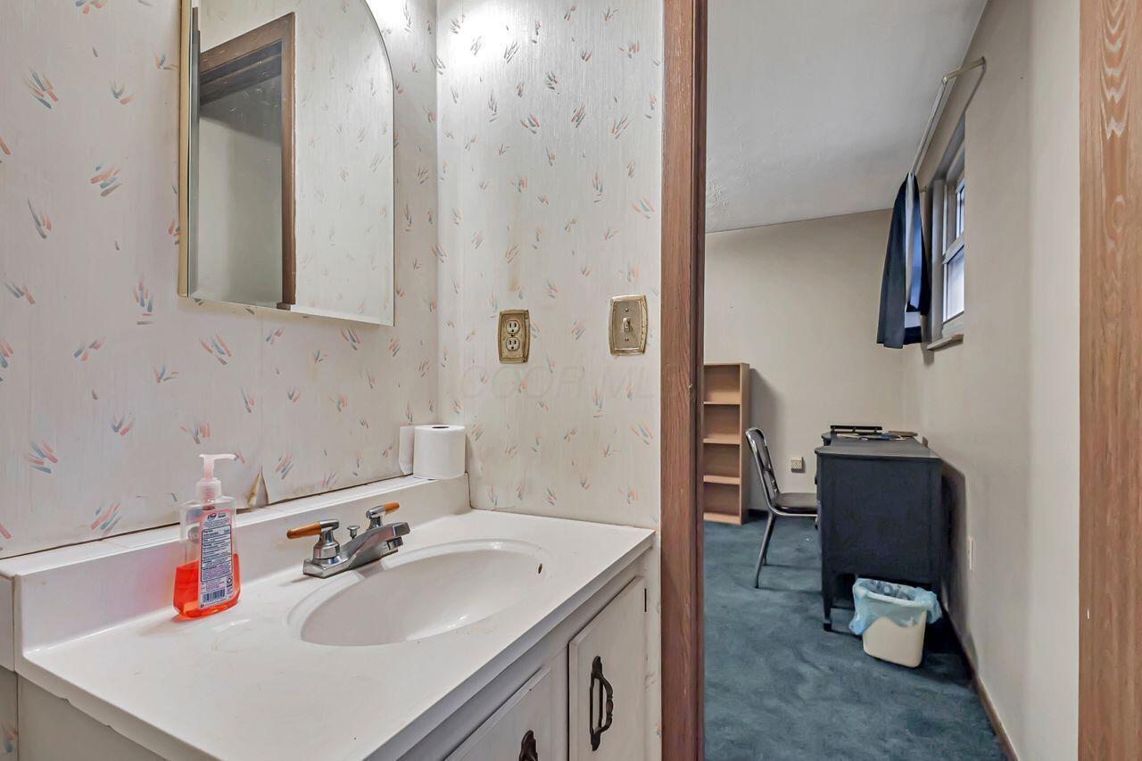 825 Eliots Oak Road Columbus, OH 43228 - Photo 17 of 29 FB 2