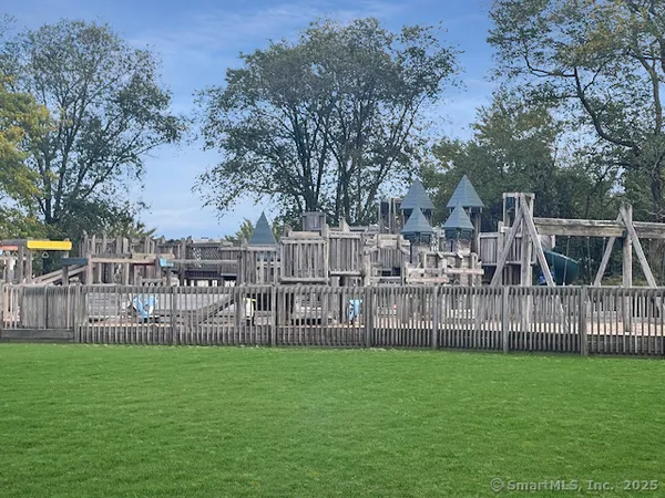 $8,000 | 107 Benson Place, Fairfield, CT 06824