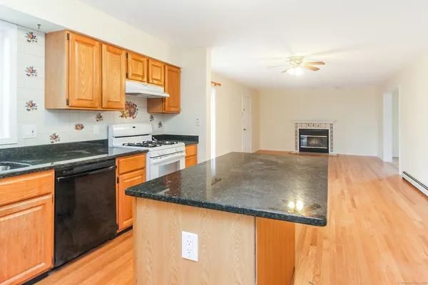 $8,000 | 107 Benson Place, Fairfield, CT 06824