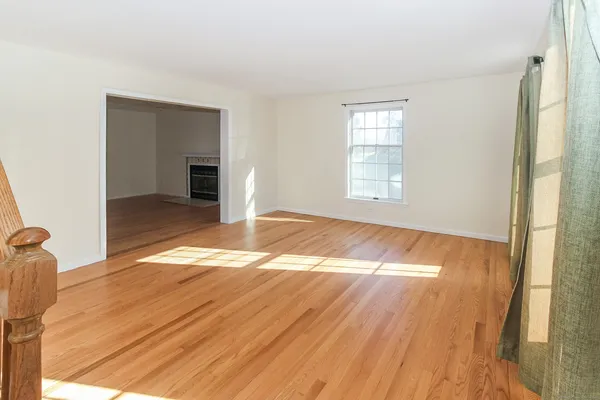 $8,000 | 107 Benson Place, Fairfield, CT 06824