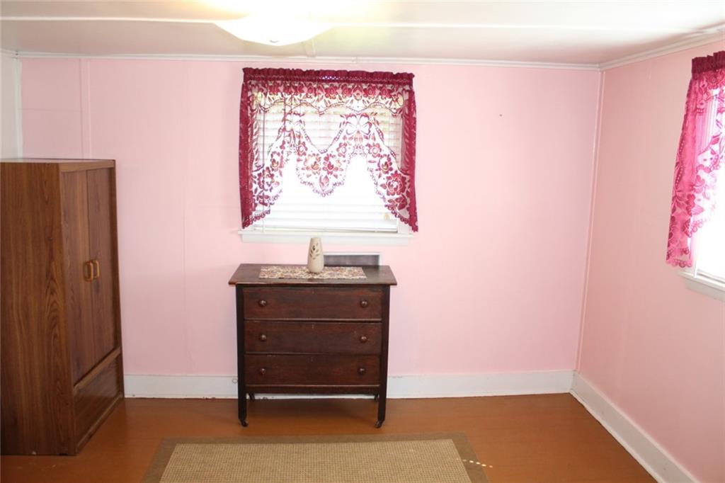 640 Cherry Road Chicora, PA 16025 - Photo 18 of 24 a view of dresser