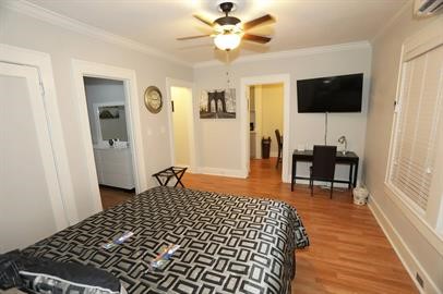 1414 Austin Street, Unit 1 Houston, TX 77002 - Photo 5 of 8 a bedroom with a bed and a flat screen tv