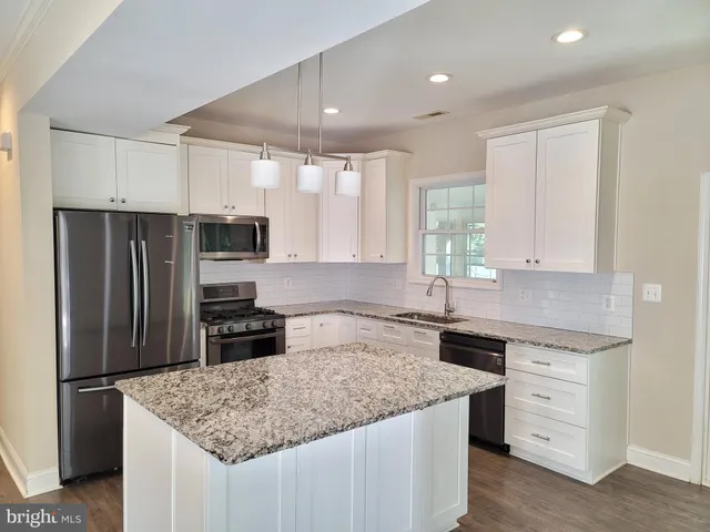 $4,200 | 7122 Oak Ridge Road, Falls Church, VA 22042