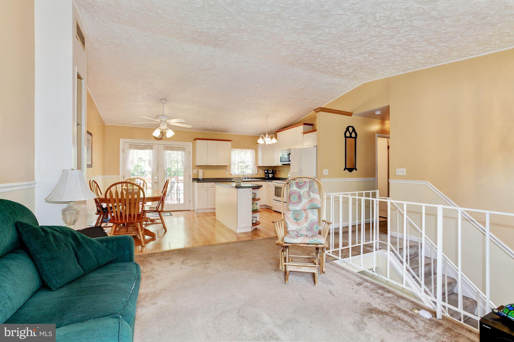 509 Sunset Knoll Road Pasadena, MD 21122 - Photo 3 of 22 a living room with furniture and a table