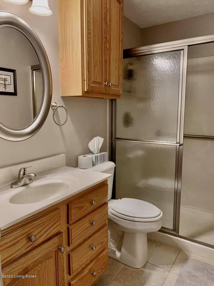 6707 Aron Road Louisville, KY 40258 - Photo 18 of 37 Aron bath1