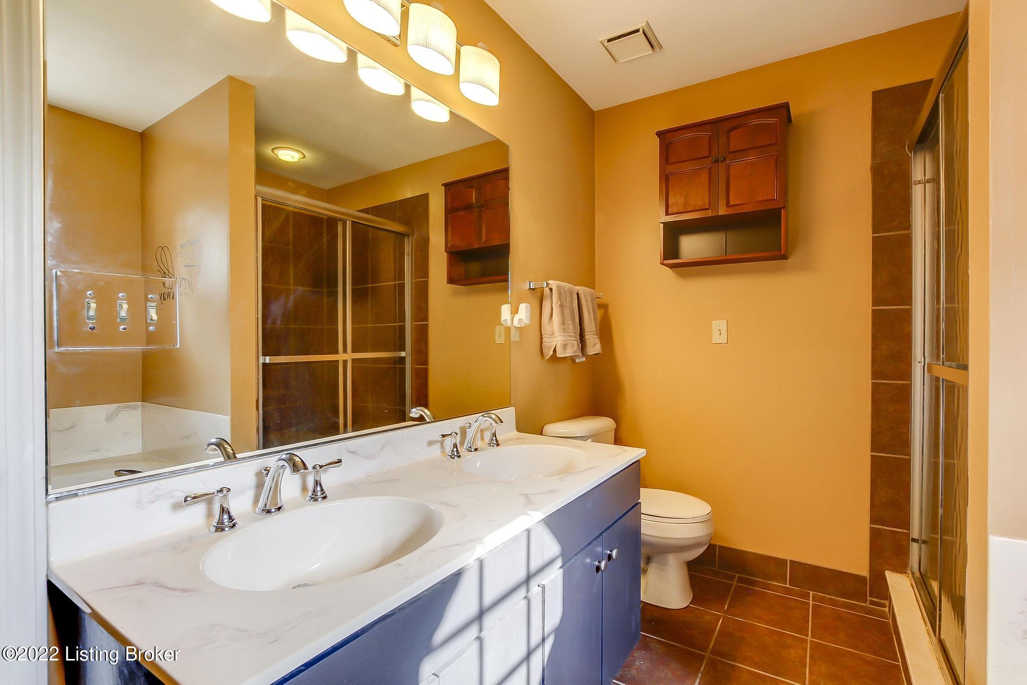 3400 Trail Ridge Road Louisville, KY 40241 - Photo 33 of 67 Primary Bathroom