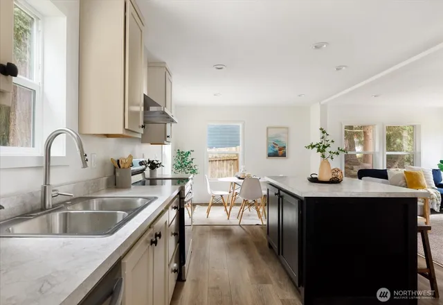 $417,000 | 7895 San Juan Avenue, Clinton, WA 98236