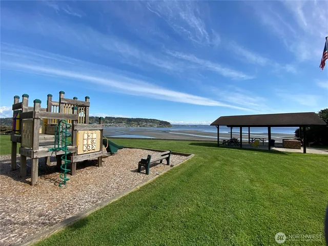 $417,000 | 7895 San Juan Avenue, Clinton, WA 98236