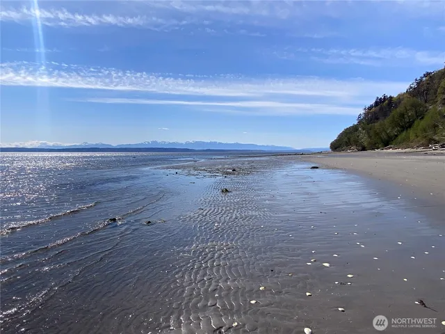 $417,000 | 7895 San Juan Avenue, Clinton, WA 98236