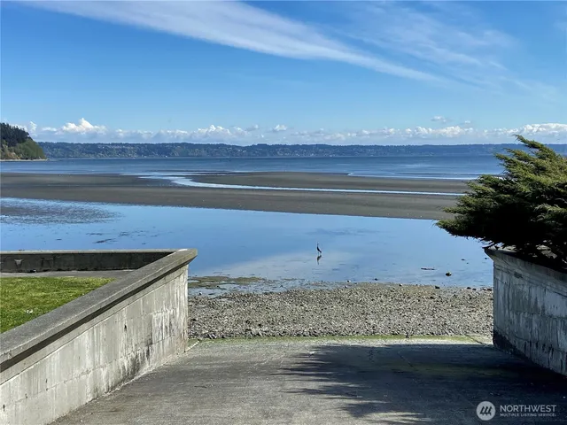 $417,000 | 7895 San Juan Avenue, Clinton, WA 98236