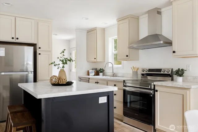 $417,000 | 7895 San Juan Avenue, Clinton, WA 98236